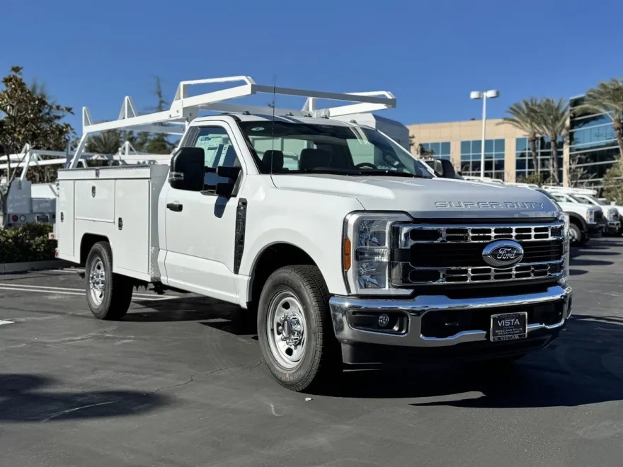 2025 Ford F-350 XL photo 1