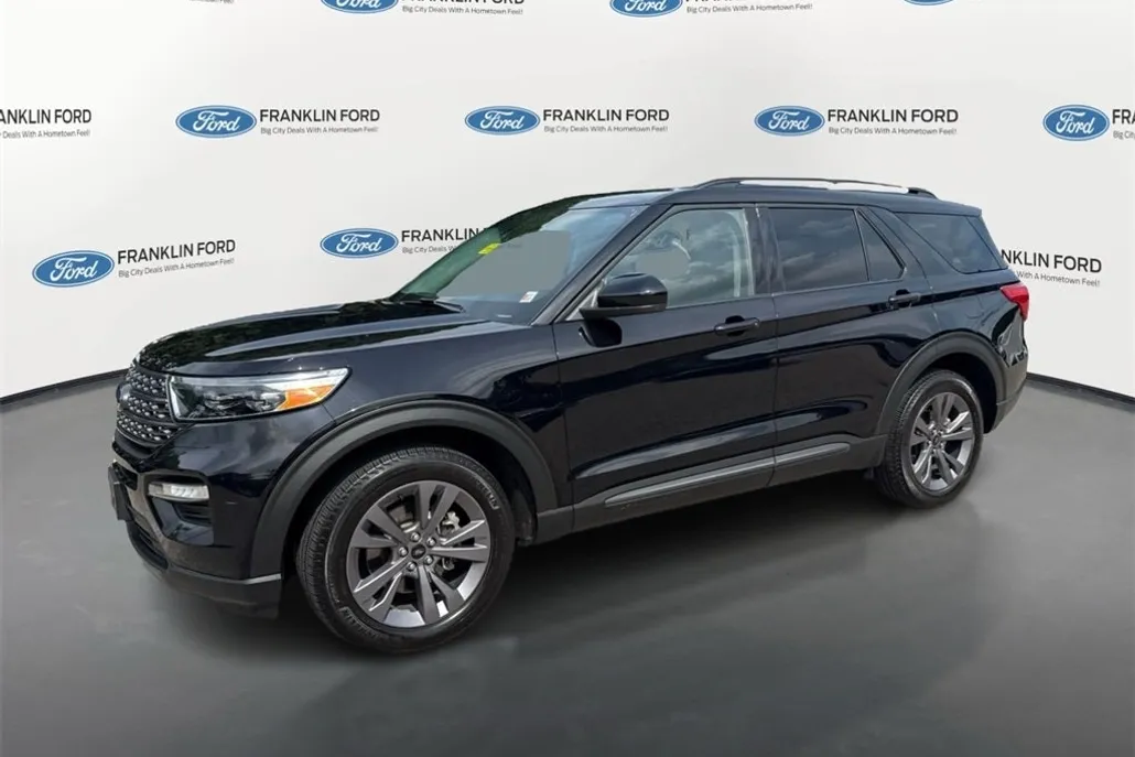 2022 Ford Explorer XLT photo 1