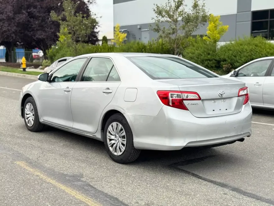 2014 Toyota Camry L photo 1