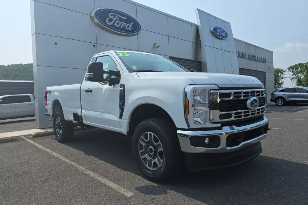 2025 Ford F-350 XLT photo 1