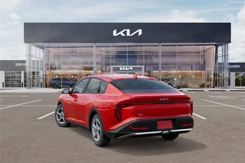2025 Kia K4 LXS photo 1