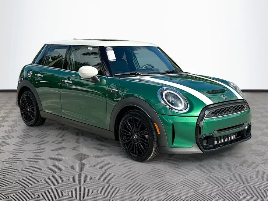 2023 Mini Cooper S Hardtop 4 Door photo 1