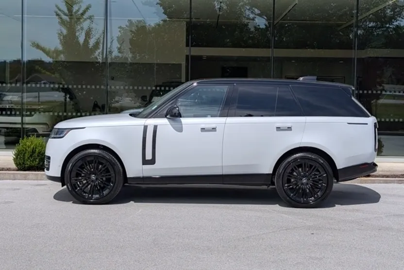 2025 Land Rover Range Rover SE photo 1
