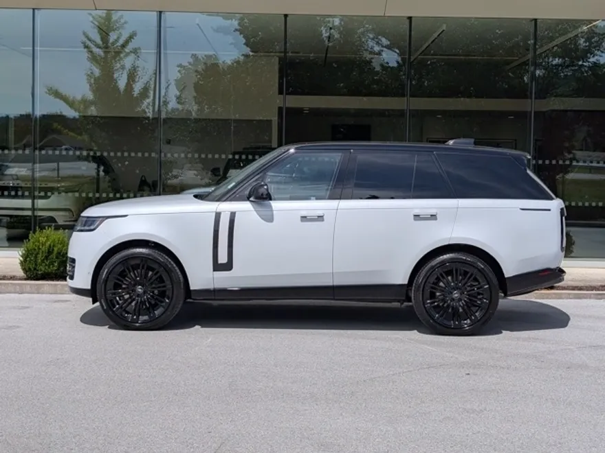 2025 Land Rover Range Rover SE photo 1