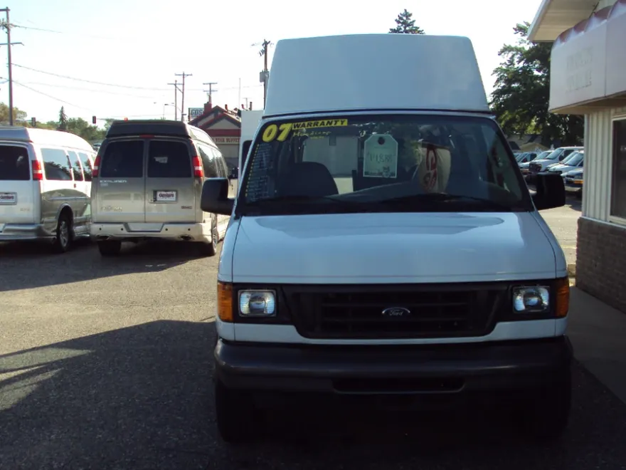 2007 Ford E-150 photo 1