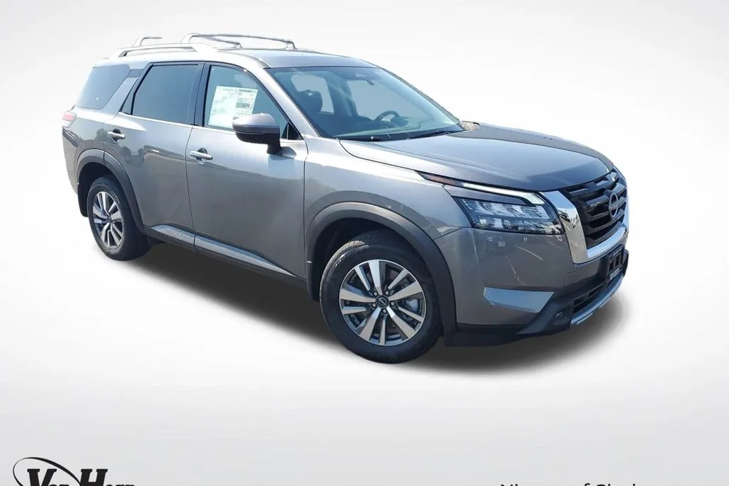 2025 Nissan Pathfinder SL photo 1
