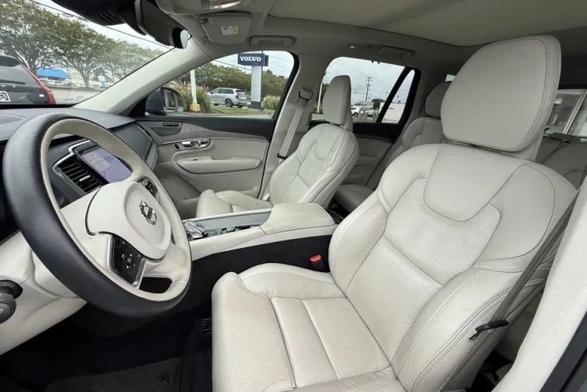 2023 Volvo XC90 AWD Ultimate photo 1