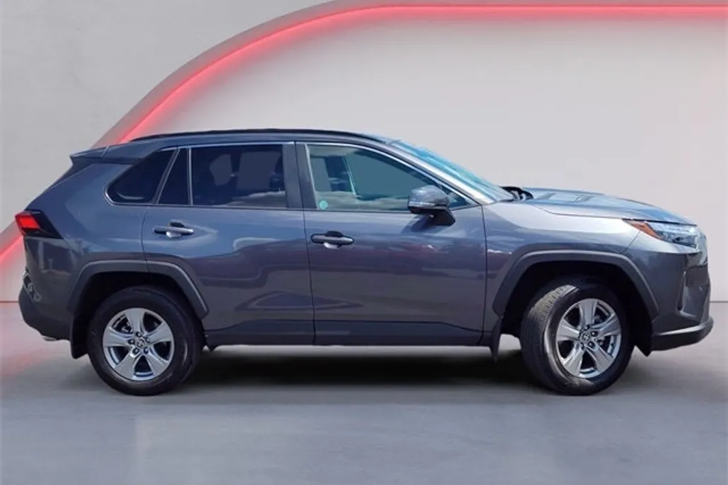 2025 Toyota RAV4 XLE photo 1