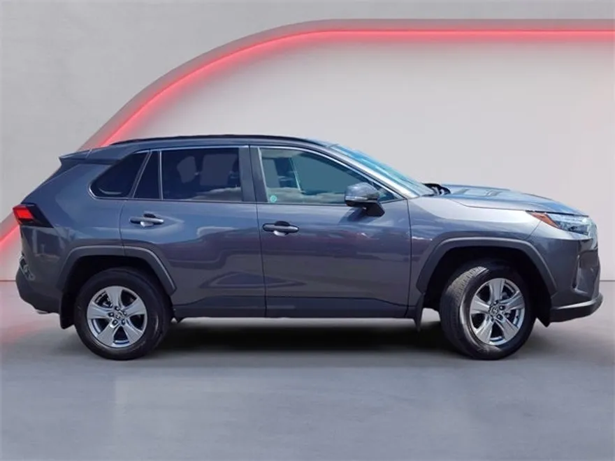 2025 Toyota RAV4 XLE photo 1