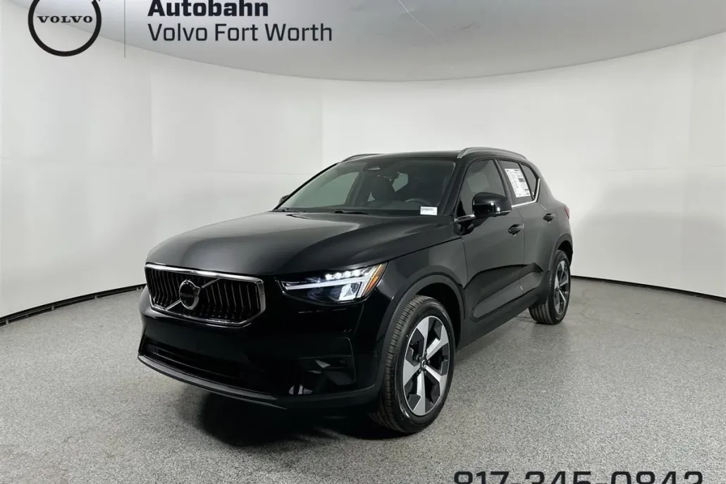 2025 Volvo XC40 AWD Plus photo 1