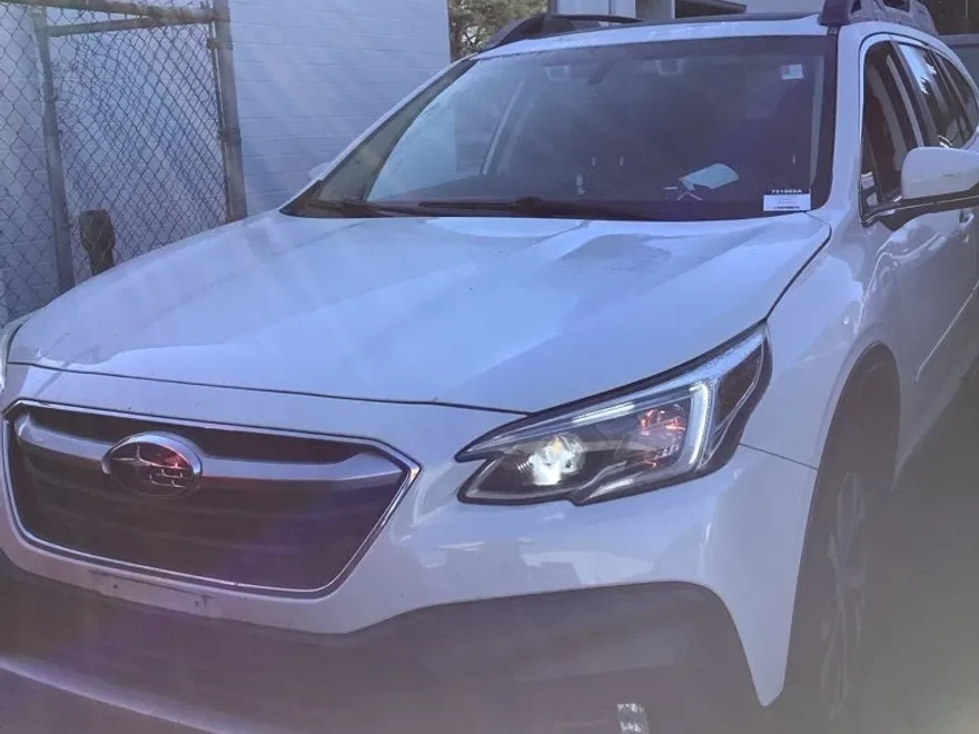 2022 Subaru Outback Limited photo 1