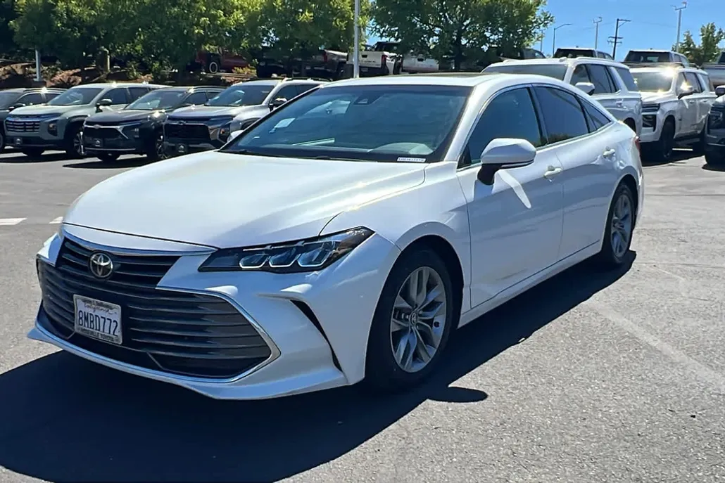 2019 Toyota Avalon XLE photo 1