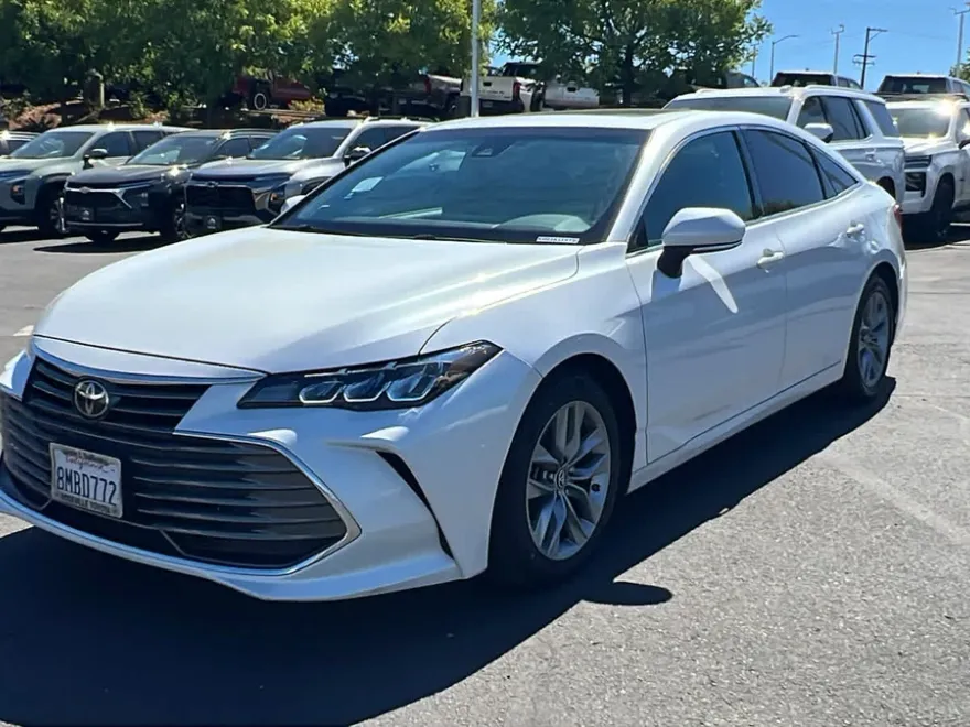 2019 Toyota Avalon XLE photo 1