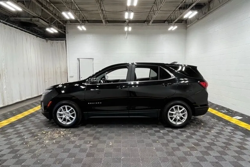 2022 Chevrolet Equinox LT photo 1