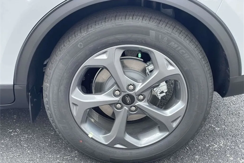 2025 Ford Escape ST-Line photo 1