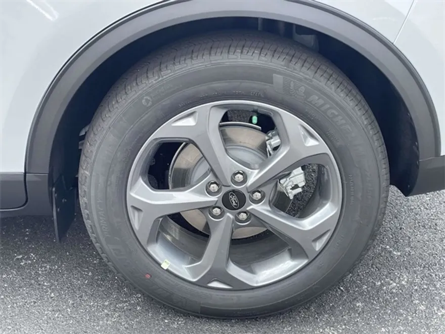2025 Ford Escape ST-Line photo 1