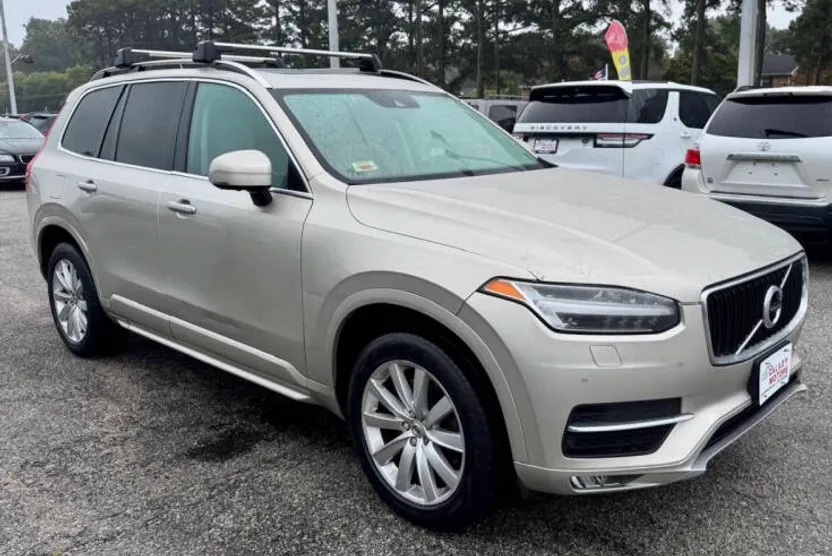 2016 Volvo XC90 T6 Momentum photo 1