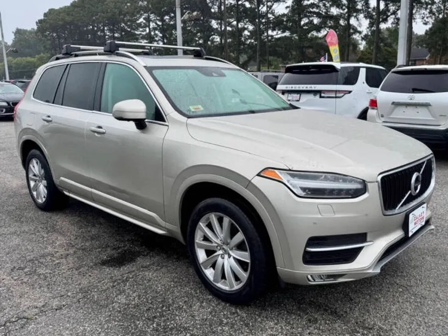 2016 Volvo XC90 T6 Momentum photo 1