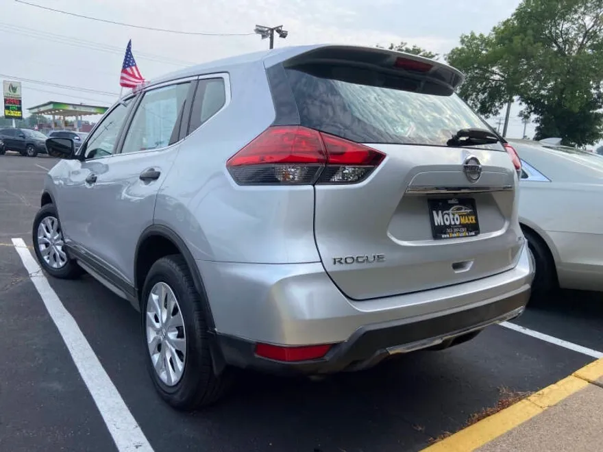 2017 Nissan Rogue S photo 1