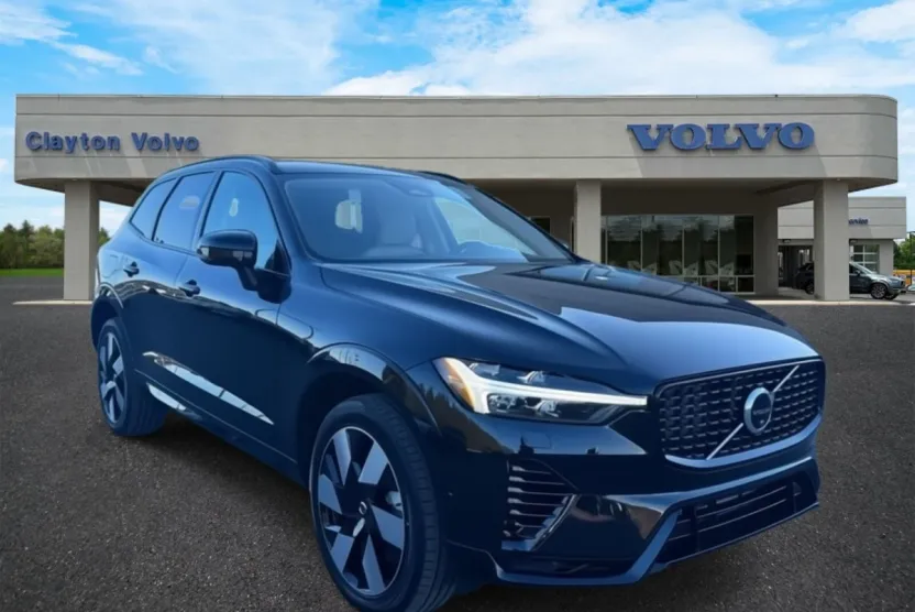 2025 Volvo XC60 Plus photo 1