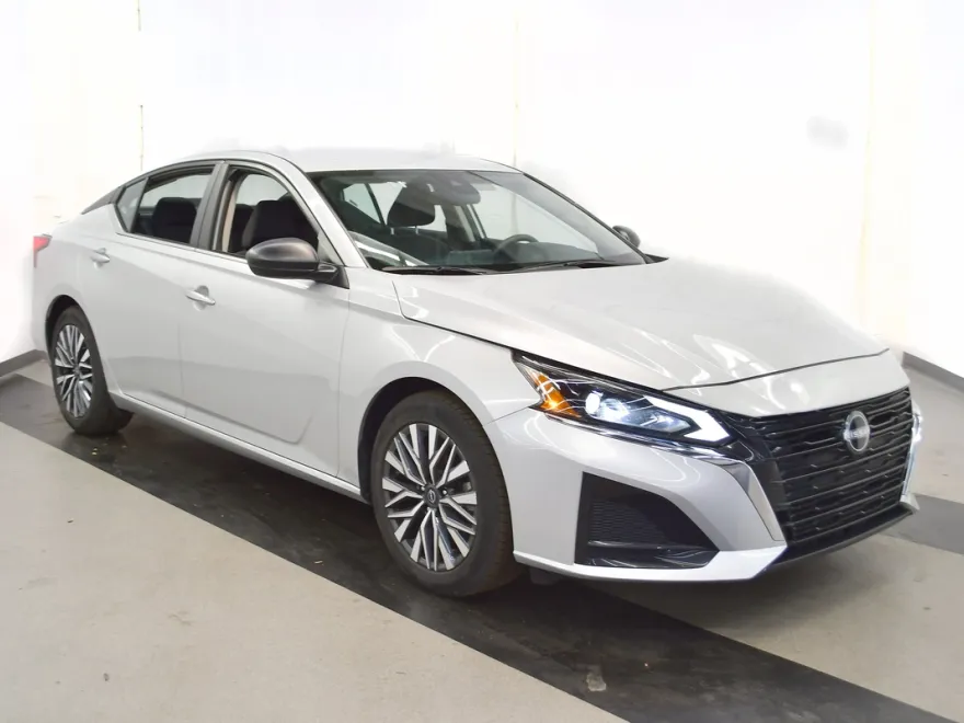 2024 Nissan Altima 2.5 SV photo 1