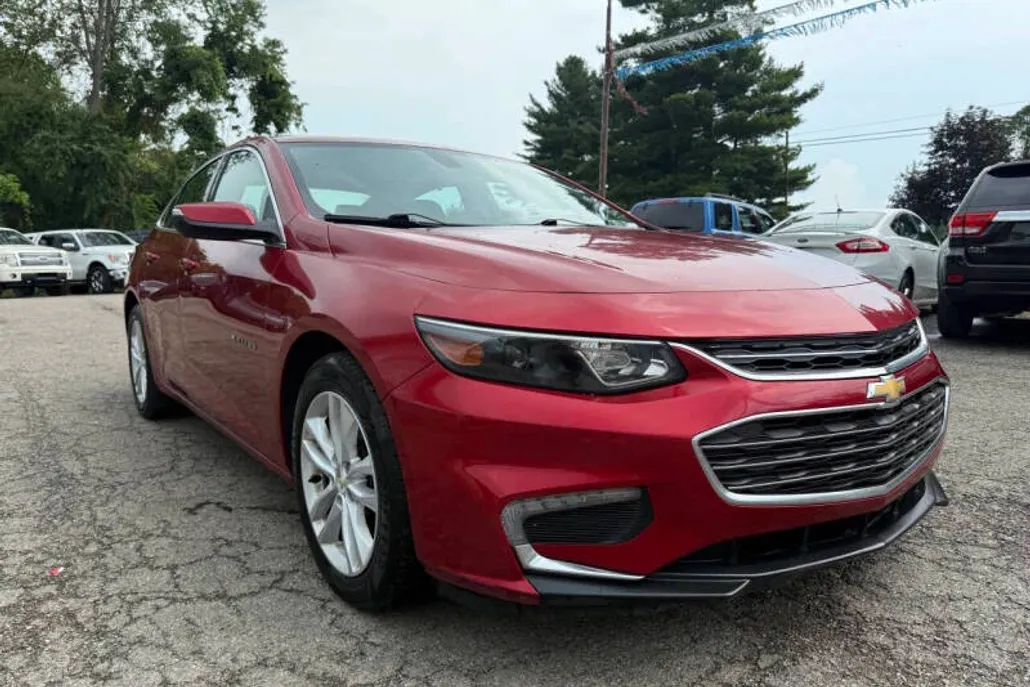 2016 Chevrolet Malibu 1LT photo 1