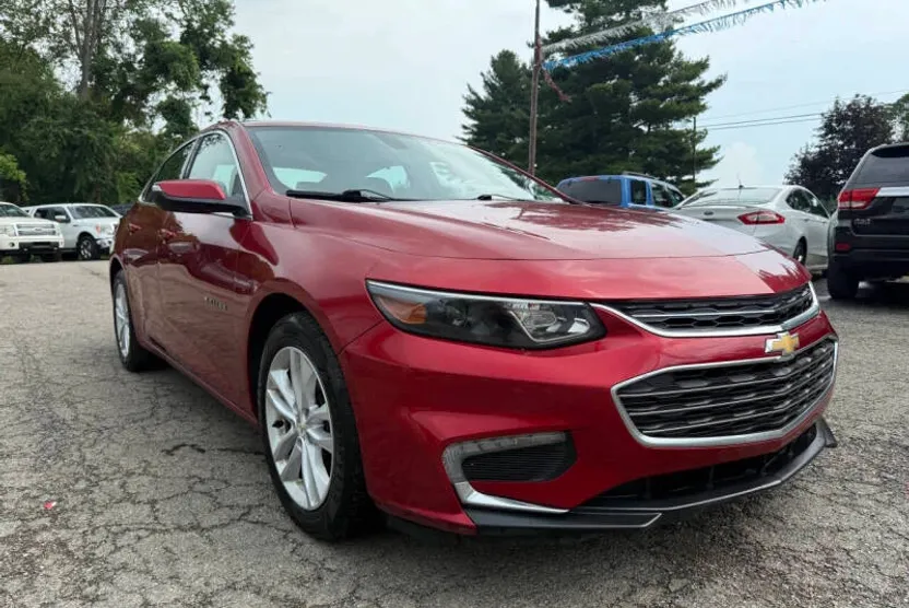 2016 Chevrolet Malibu 1LT photo 1