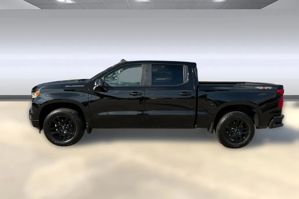 2024 Chevrolet Silverado 1500 RST photo 1