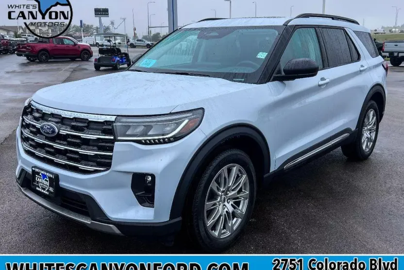 2025 Ford Explorer photo 1