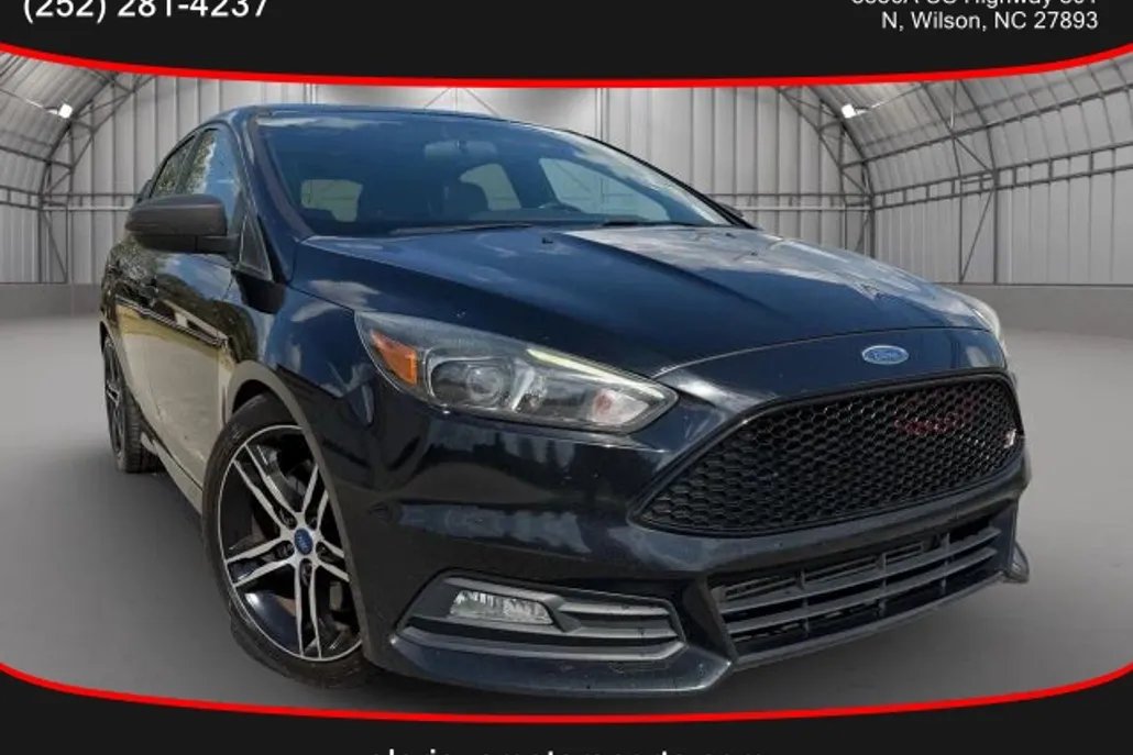 2017 Ford Focus ST photo 1