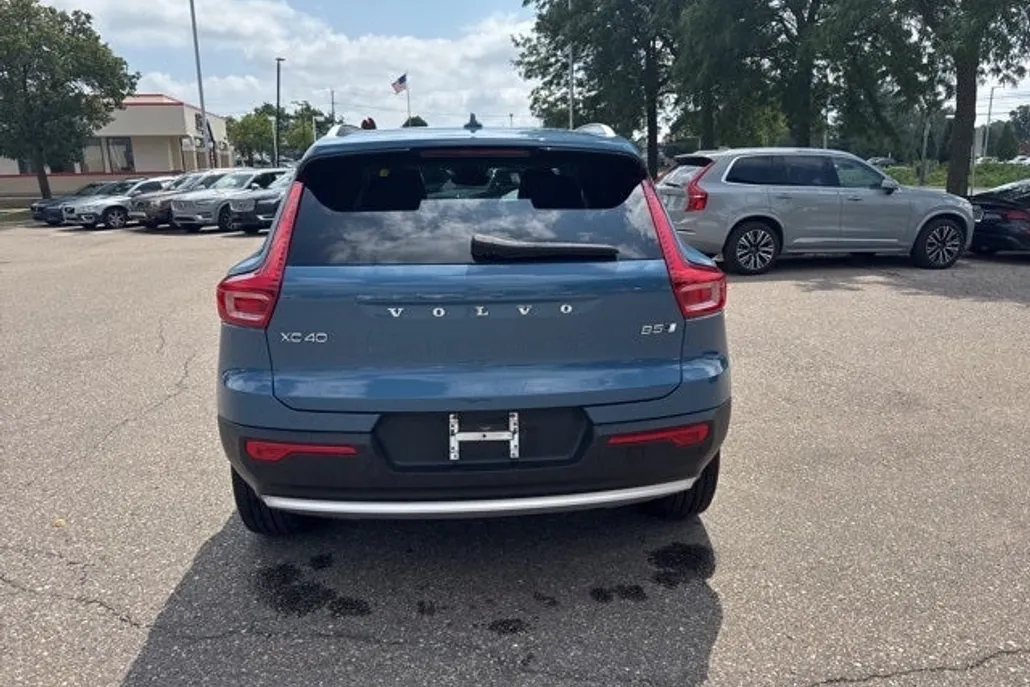 2023 Volvo XC40 Ultimate photo 1