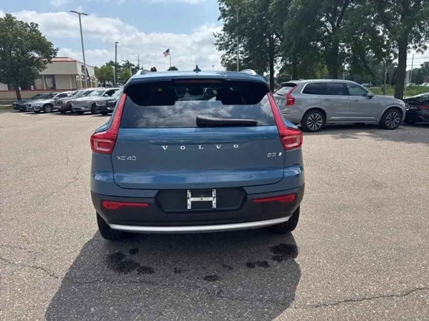 2023 Volvo XC40 Ultimate photo 1
