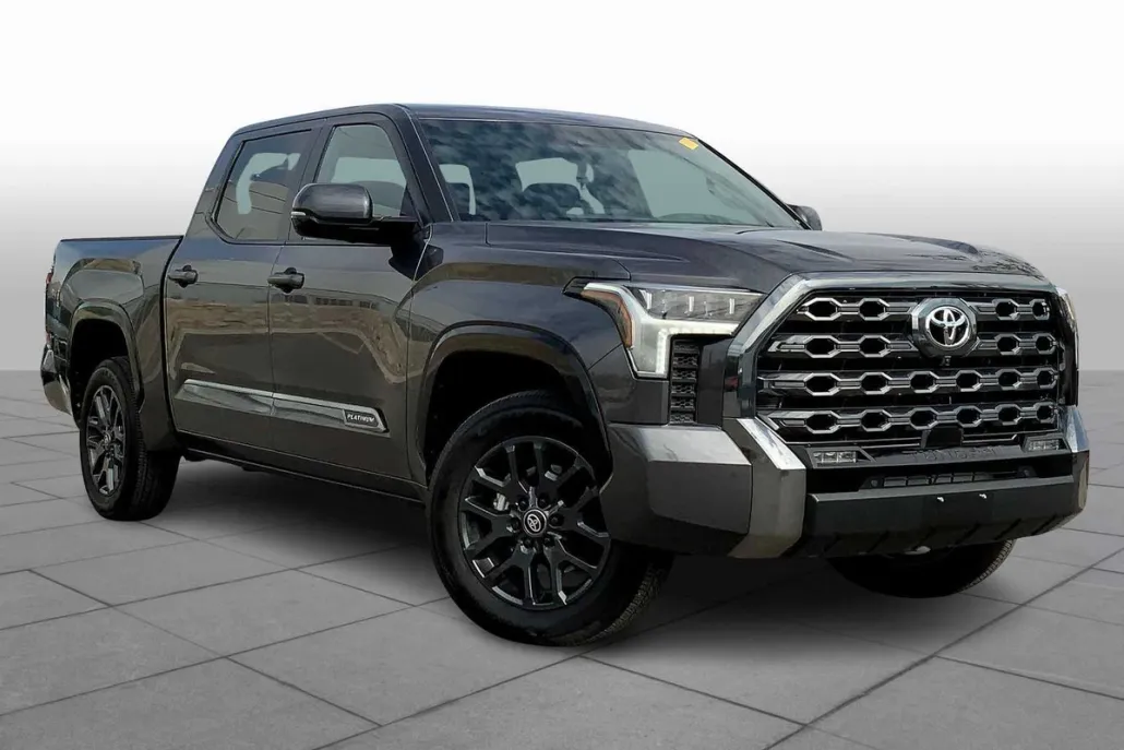 2025 Toyota Tundra Platinum CrewMax photo 1
