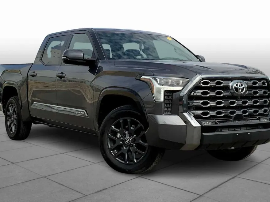 2025 Toyota Tundra Platinum CrewMax photo 1
