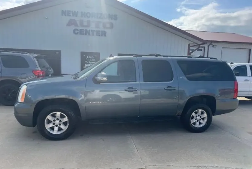 2010 Gmc Yukon XL 1500 SLT photo 1