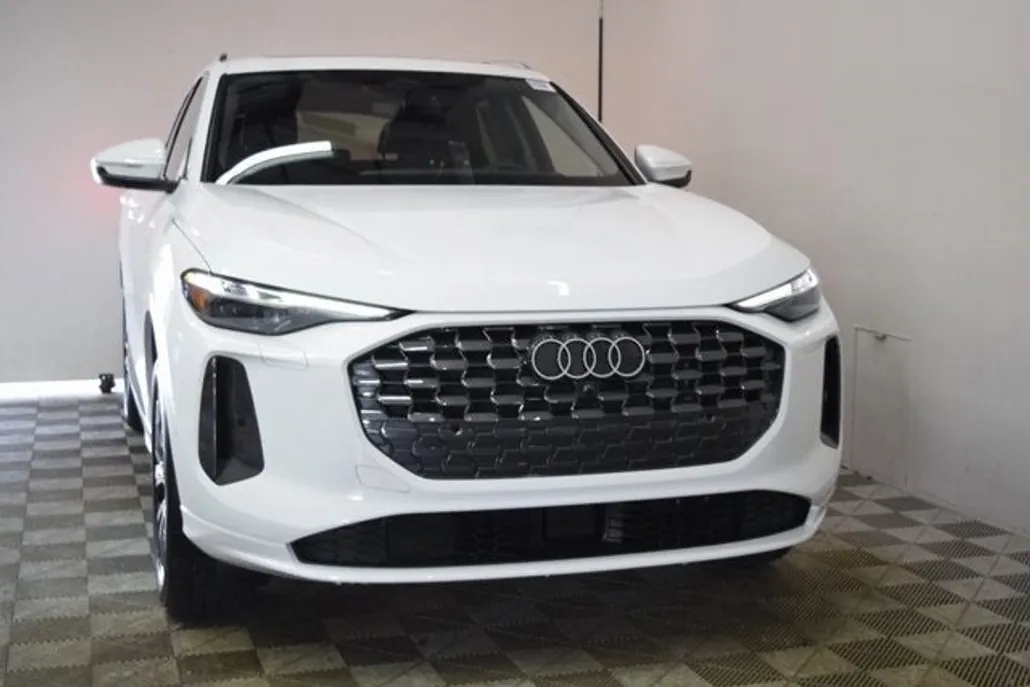 2025 Audi Q5 Premium Plus photo 1