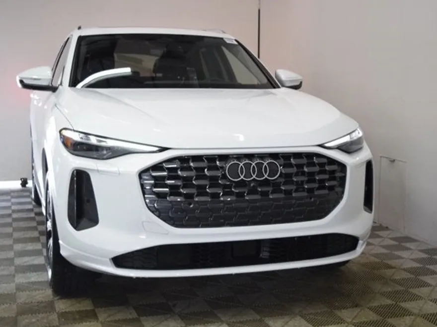 2025 Audi Q5 Premium Plus photo 1