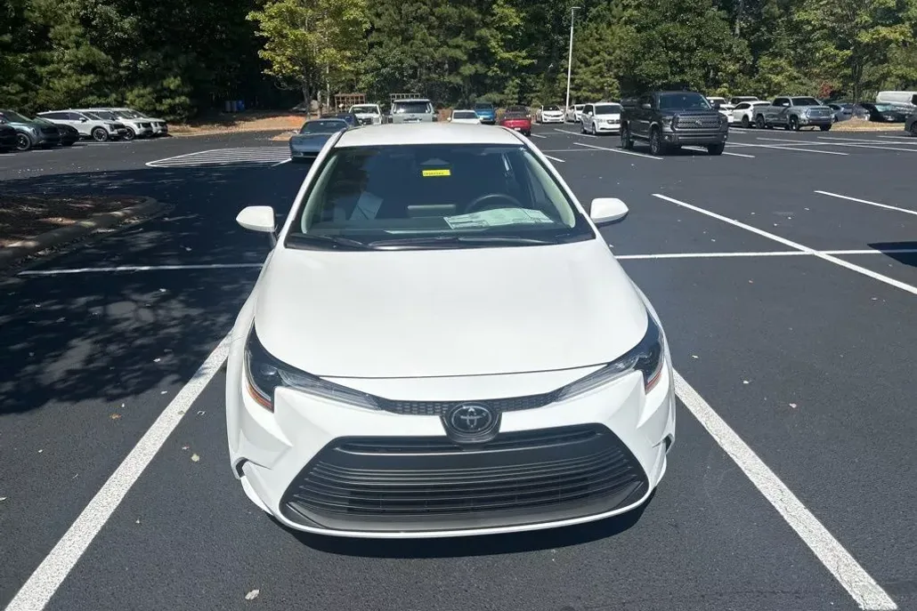 2026 Toyota Corolla LE photo 1