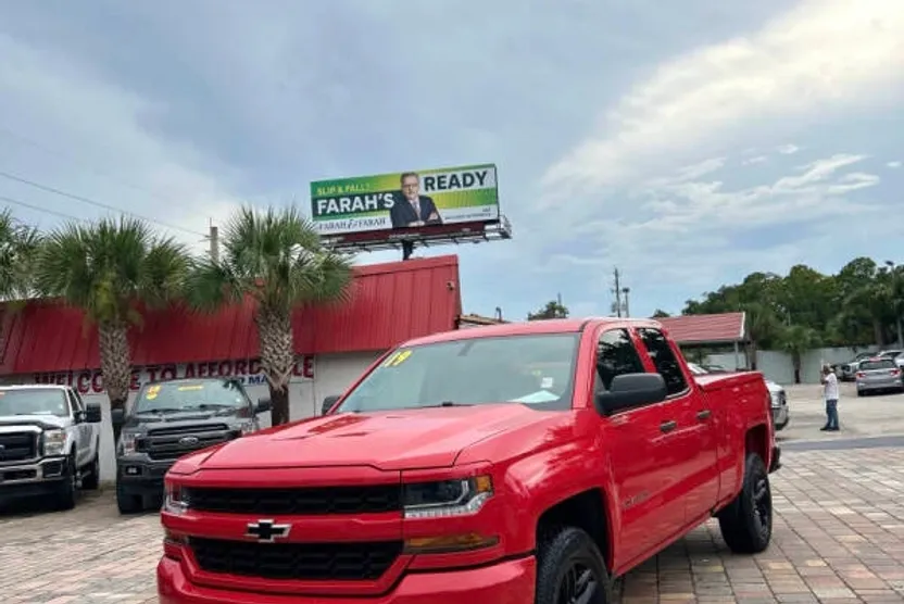 2019 Chevrolet Silverado 1500 Custom photo 1