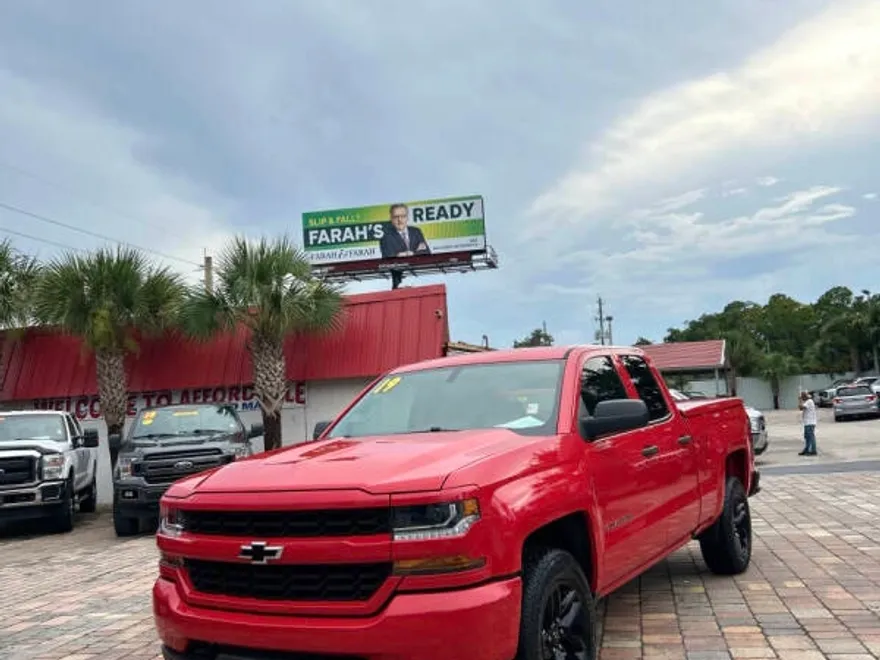 2019 Chevrolet Silverado 1500 Custom photo 1