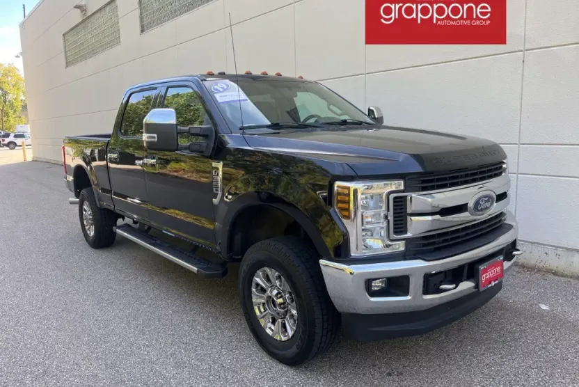 2019 Ford F-350 XLT photo 1