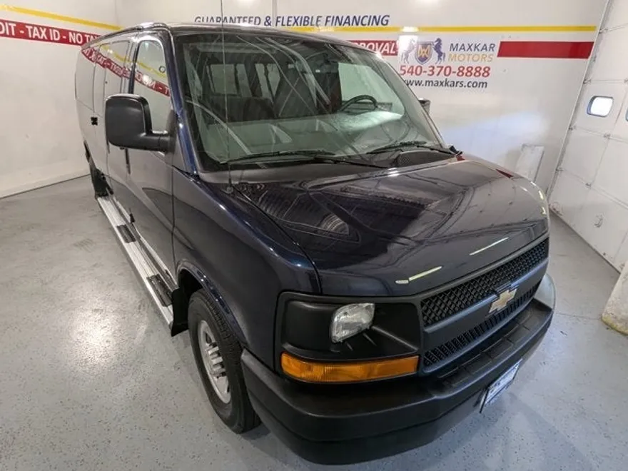 2013 Chevrolet Express Passenger 3500 photo 1