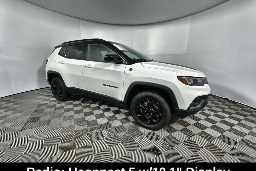 2023 Jeep Compass Trailhawk photo 1