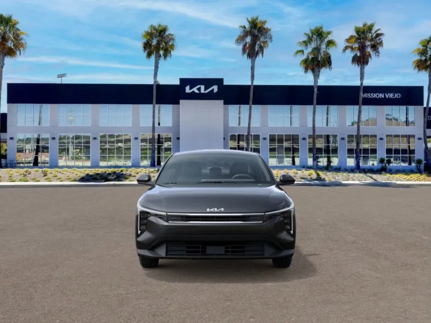2025 Kia K4 LXS photo 1