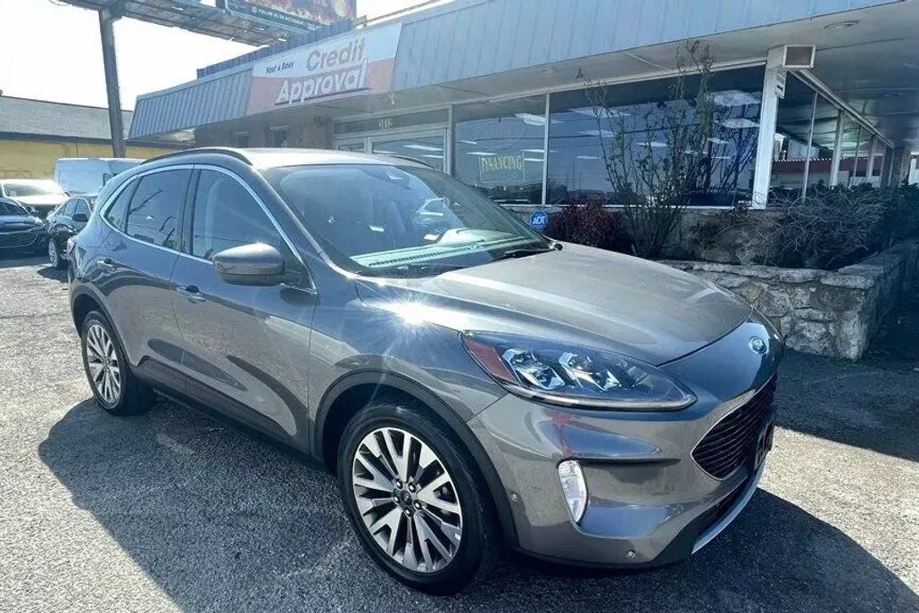 2021 Ford Escape Titanium photo 1