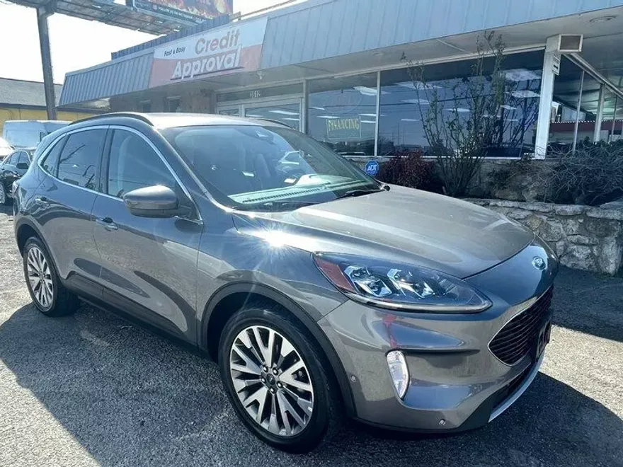 2021 Ford Escape Titanium photo 1