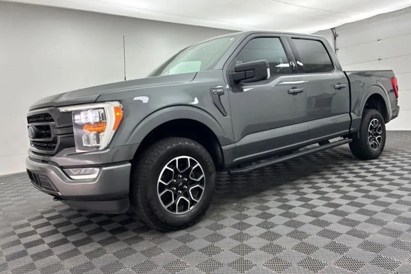 2023 Ford F-150 XLT photo 1