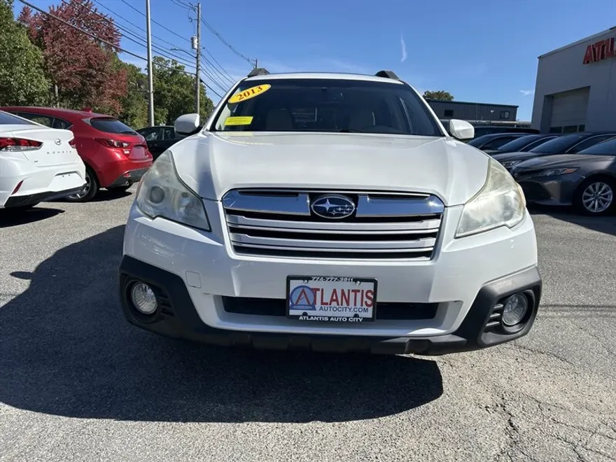 2013 Subaru Outback 2.5i Premium photo 1