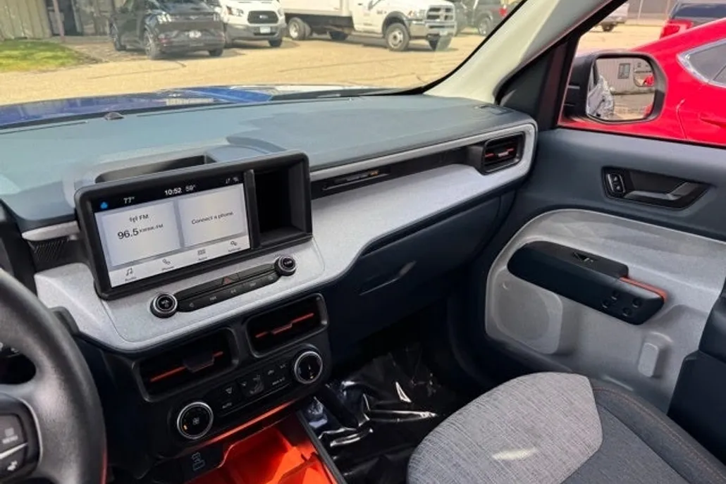 2024 Ford Maverick XLT photo 1