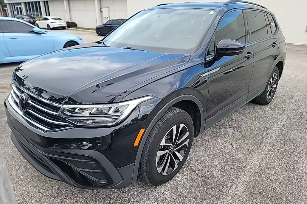 2022 Volkswagen Tiguan S photo 1